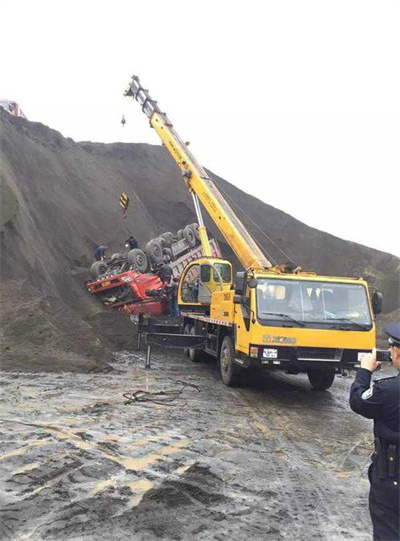 兴安上犹道路救援